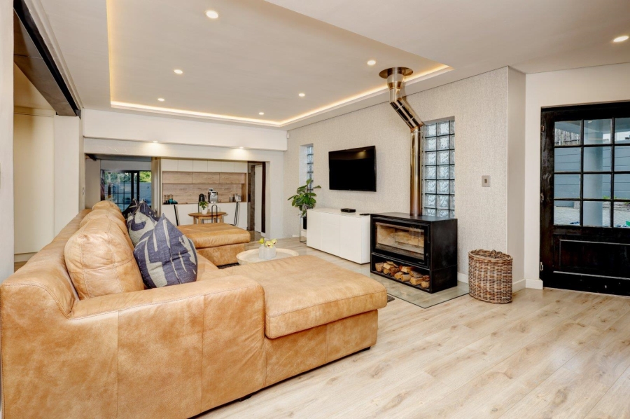 6 Bedroom Property for Sale in Welgemoed Western Cape